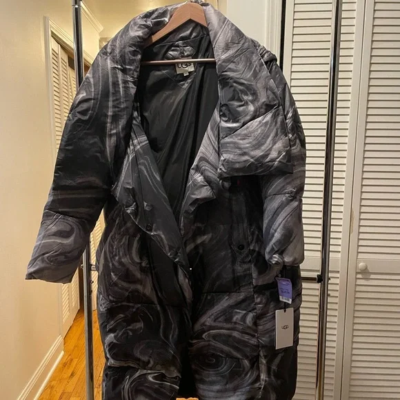 UGG Black Puffer Jacket with Glossy Finish - Picture 7 of 9